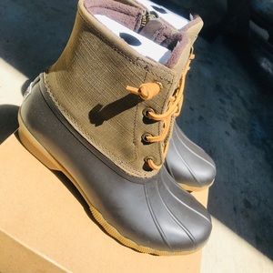BRAND NEW WMNS SPERRY DUCK BOOTS